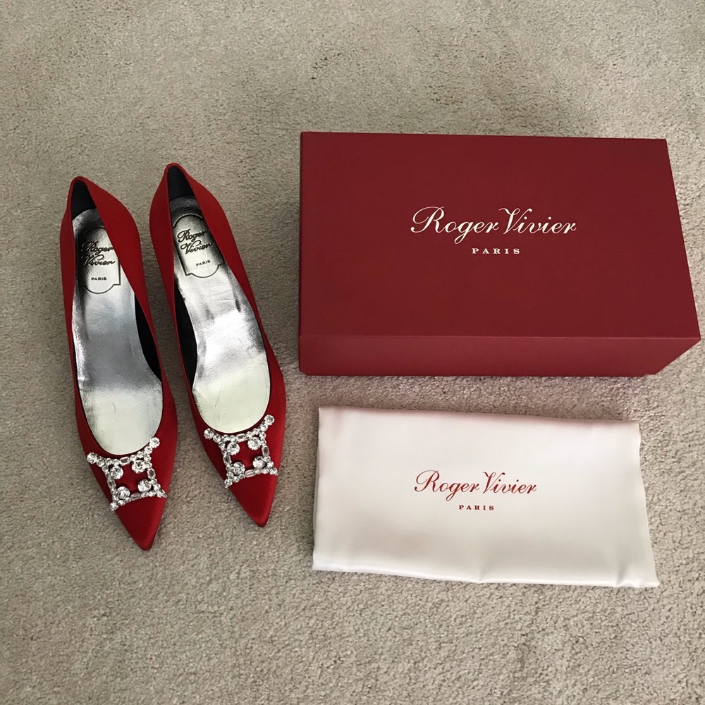 New Roger Vivier pointed toe kitten heel pumps